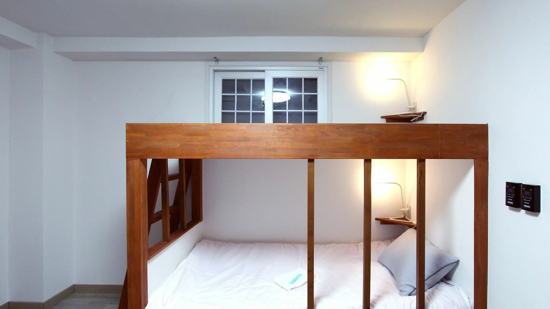 I Osaka House Hotel 0*,